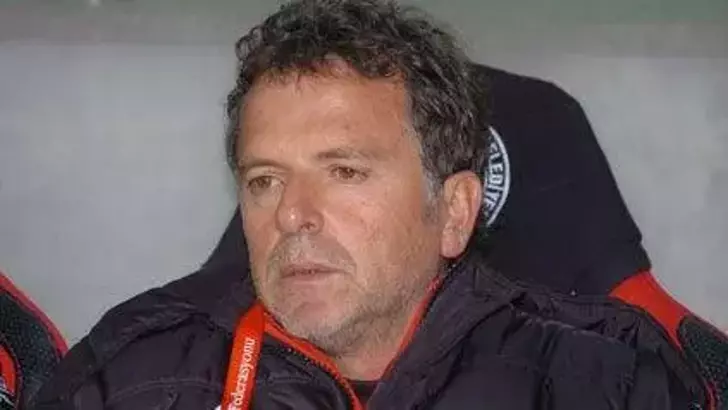 Fuat YAman Beşiktaş'ta altyapında futbola başlamış daha sonta antrenörü olarak başladığı teknik adamlık görevine John Toshack'ın yardımcısı olarak A takımın antrenörü olmuş, Toshack'ın sezon ortasında ayrılması ile kısa süre Beşiktaş'ın teknik direktörlüğünü yapmıştır. 