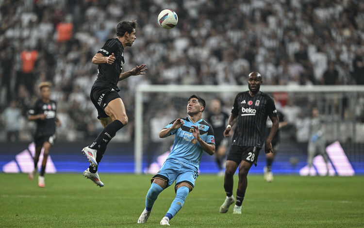 UEFA Avrupa Ligi play-off turunda 3-3'ün rövanşında Beşiktaş, sahasında İsviçre ekibi Lugano'yu 5-1 yenerek lig aşamasına yükseldi.