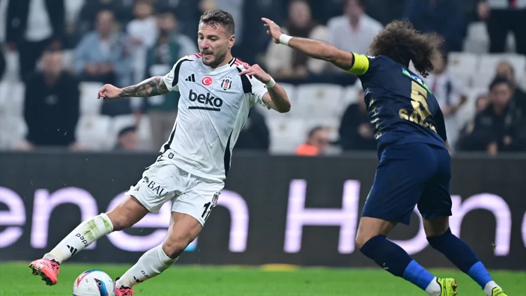 Ciro Immobile Haberleri Ciro Immobile ile ilgili son gelişmeler, Ciro Immobile sakatlık geçmişi ve fotoğraflarını Beşiktaş Postası'ndan takip edebilirsiniz.