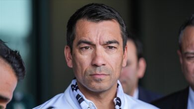 Beşiktaş son haftalarda alınan kötü sonuçların ardından teknik direktör Giovanni van Bronckhorst ile yollarını ayırdı.