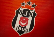 Süper Lig’de devre arasına 6. sırada giren Beşiktaş, saha içi performansı ve yönetimsel krizlerle hedeflerinden uzaklaştı.