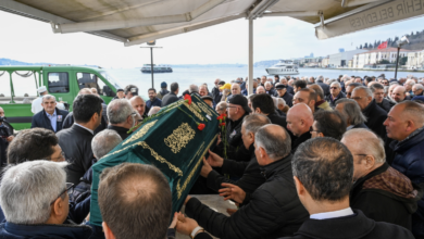 Ayfer Atay Mahser Kalabalik Ortaköy Camii